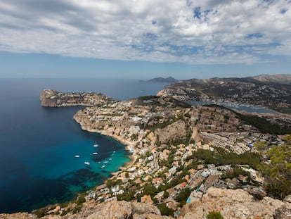 Cala Llamp, la costa que li va donar nom a la novel·la 'La lluna i el Cala Llamp', avui és la zora cero de l'urbanisme salvatge a Mallorca.