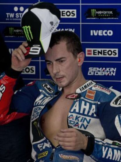 Lorenzo en un descanso en el Gran Premio de Malasia.