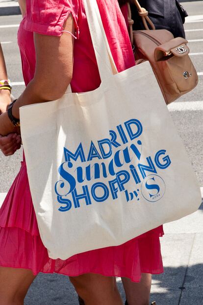 Aún puedes recoger tu tote bag de Madrid Sunday Shopping by S Moda. Será cada domingo hasta el próximo 24 de junio.