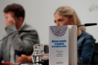 Rueda de prensa tras el registro en el Parlamento de Navarra de su proposición de Ley de reconocimiento a las víctimas de abusos.