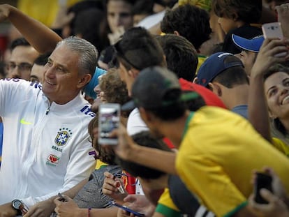 Tite é um raro exemplo de treinador idolatrado.