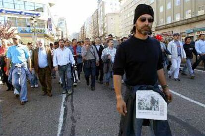 Trabajadores del metal de Vigo en la marcha que realizaron anteayer por las calles de la ciudad.