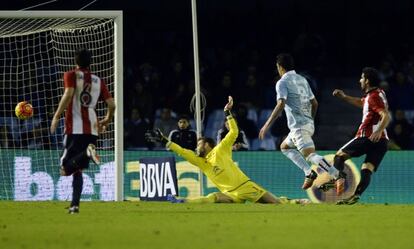 Raúl García en el momento del gol en Balaídos.