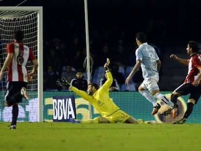 Ra&uacute;l Garc&iacute;a en el momento del gol en Bala&iacute;dos. 