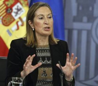 La ministra de Fomento, Ana Pastor, durante la rueda de prensa ofrecida tras la reunión del Consejo de Ministros celebrada hoy en Madrid.