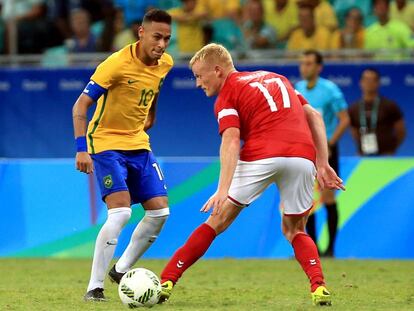 El brasile&ntilde;o Neymar, en el partido contra Dinamarca.