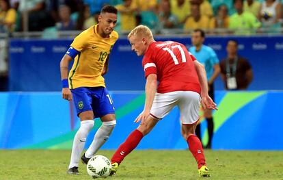 El brasile&ntilde;o Neymar, en el partido contra Dinamarca.