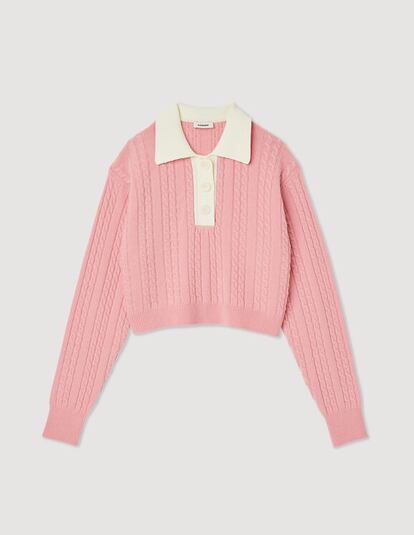 Si tu debilidad es el estilo preppy y los colores pastel, no puede faltar en tu armario este jersey de ochos en rosa chicle y con cuello en blanco de Sandro.

235€