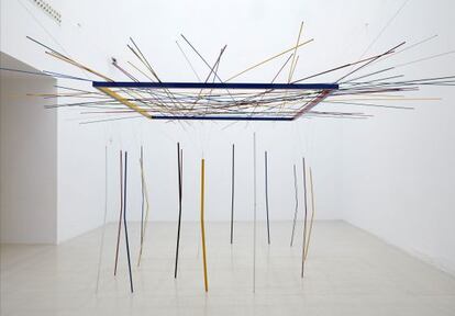 Vista de la obra 'Norte, sur, este, oeste, juegan al Mikado' en el Museo Reina Sofía.