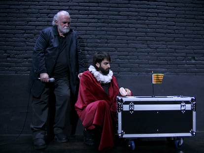 Andreu Benito y Àlex Fons, en la adaptación de 'L'home de teatre' que dirige Àlex Rigola.