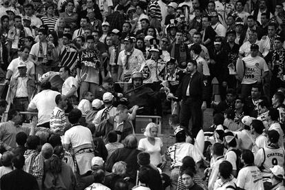 En 1998, la sede fue Barcelona. En la imagen, altercados entre la policía y aficionados del AEK de Atenas.