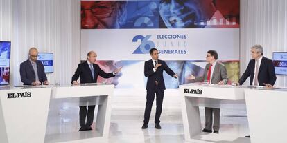 Nacho Álvarez, Luis de Guindos, Carlos de Vega, Jordi Sevilla y Luis Garicano.