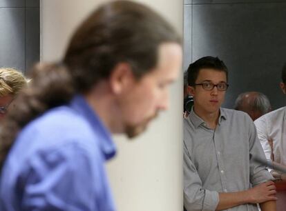 Rueda de prensa de Pablo Iglesias, de Podemos. Observado por Iñigo Errejón.