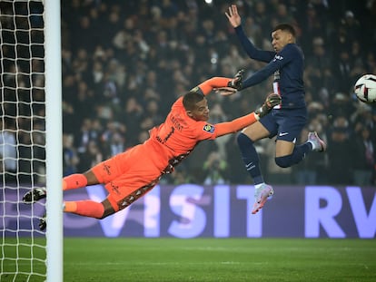 Kylian Mbappe durante una acción en el partido entre el PSG y el Nantes, de la Ligue 1, el pasado sábado.