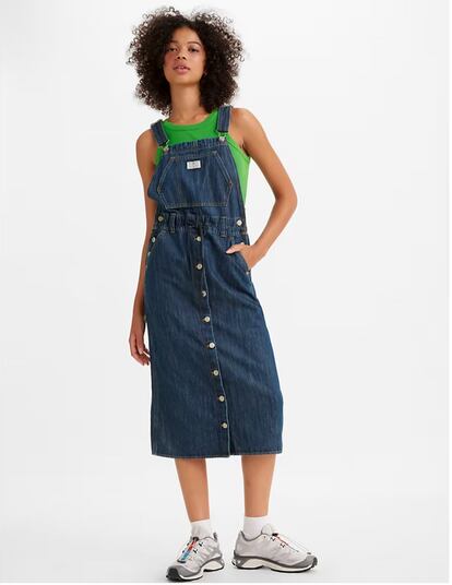 A medio camino entre peto y vestido, este diseño de Levi’s es lo que tu armario necesita para conseguir ese punto urbano que buscas.

110€