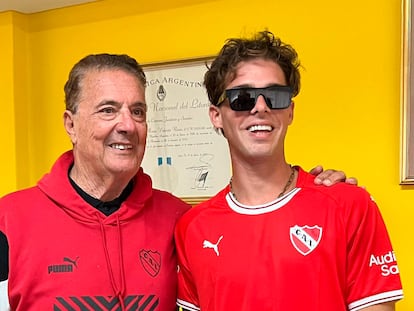 Pepe Santoro, leyenda de Independiente, con el 'influencer' Santi Maratea.
