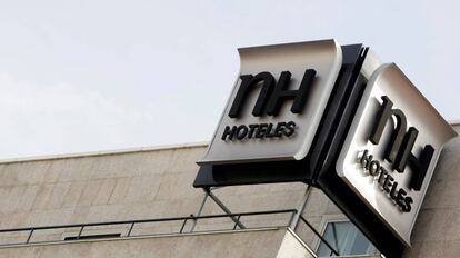 El logo de NH en un hotel en el centro de Madrid.