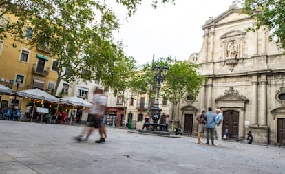 L'església de Sant Miquel del Port, a la plaça de la Barceloneta.