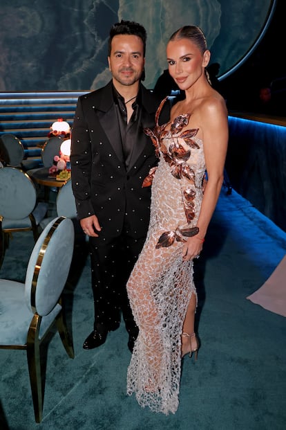 Luis Fonsi junto a Águeda López. La pareja no posó en la alfombra roja, pero sí pudimos verlos perfectamente combinados en el interior de la gala. 