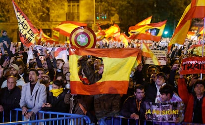 Protesta contra la amnistía frente a la sede del PSOE en la madrileña calle de Ferraz, en noviembre.