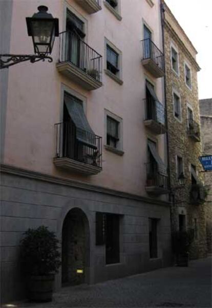 Fachada del hotel Històric, en el <i>call</i>, el barrio judío de Girona, cerca de la catedral.