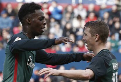 Williams celebra su gol a Osasuna junto a Muniain.
