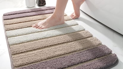 alfombrilla de ducha super absorbente con base antideslizante.