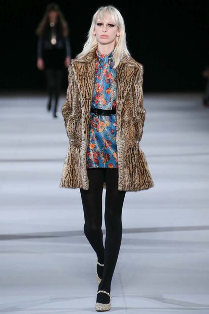 Saint Laurent resucita a Edie Sedgwick en la pasarela