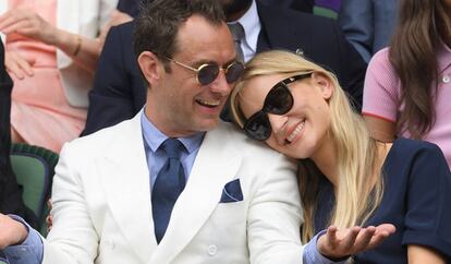 El actor Jude Law y su pareja, la psicóloga Phillipa Coan, en Londres, en 2016.