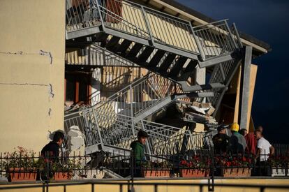 Escadas de uma casa destruída em Amatrice.