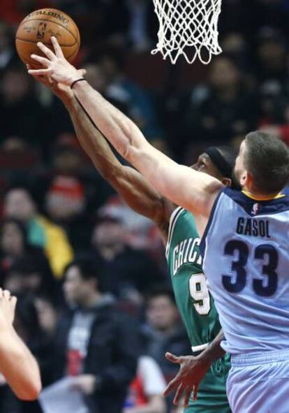 Marc Gasol tapona a Rondo.