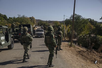 Elementos del Ejército mexicano durante un operativo en Sinaloa, en una imagen de archivo.