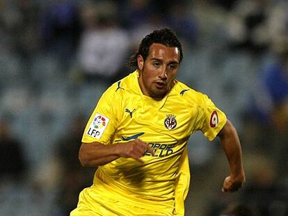 Cazorla conduce el balón en un encuentro ante el Getafe.