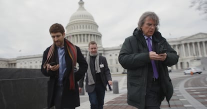 Tristan Harris ( presidente de Center for Humane Technology, a la izda.) en una imagen del documental The Social Dilemma, de Netflix.