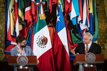 López Obrador conversa con Gabiel Boric, presidente de Chile, uno de los países que integran la Alianza del Pacífico, en Ciudad de México, el 23 de noviembre de 2022.