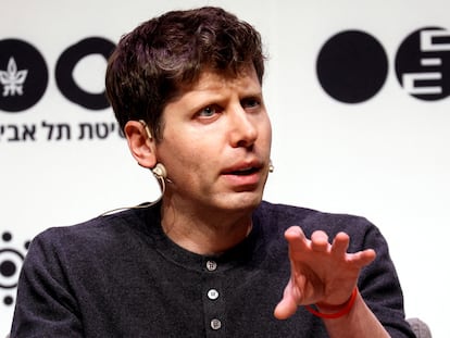 FILE PHOTO: Sam Altman, CEO of Microsoft-backed OpenAI and ChatGPT creator speaks during a talk at Tel Aviv University in Tel Aviv, Israel June 5, 2023. REUTERS/Amir Cohen/File Photo