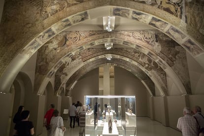 Pinturas de la sala capitular del monasterio de Sijena expuestas en el MNAC.