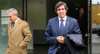 El alcalde de Paterna, Lorenzo Agust&iacute;, acompa&ntilde;ado de su abogado.