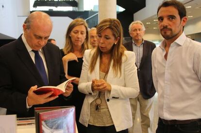 Jorge Fernández Díaz, Alícia Sánchez-Camacho i Manuel Reyes, en un acte de campanya.