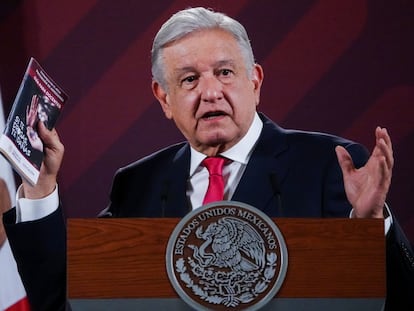 Andrés Manuel López Obrador presenta la campaña 'Si te Drogas te Dañas' el 28 de marzo 2023 en su conferencia matutina.