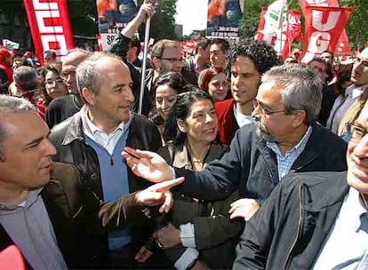 De izquierda a derecha, Rafael Simancas (PSOE), Miguel Sebastián (PSOE), Inés Sabanés (IU) y Pedro Zerolo (PSOE) durante la manifestación del Primero de Mayo.