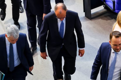 Friedrich Merz leaves the hemicycle after knowing the vote, this Tuesday. 