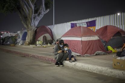 El Gobierno de Biden comenzó el desmantelamiento del programa de Donald Trump, con el que se enviaba a ciudades de Estados Unidos a quienes llegaban a su territorio en busca de protección.