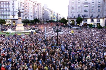 Manifestación multitudinaria en Zaragoza en repulsa por el asesinato de Manuel Giménez Abad a manos de la banda terrorista ETA.