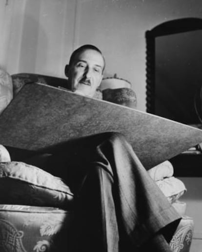 Stefan Zweig, trabajando en un manuscrito hacia 1930.