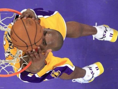 Bryant machaca ante los Raptors.