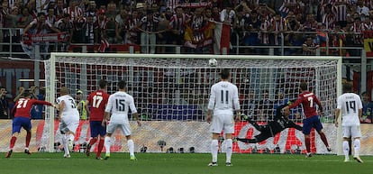Griezmann falla el penalti al comienzo de la segunda mitad del partido. 