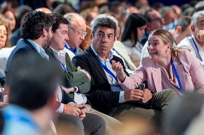 El presidente de la Región de Murcia, Fernando López Miras, el presidente de la Junta de Castilla y León, Alfonso Fernández Mañueco, el presidente de la Generalitat Valenciana, Carlos Mazón, y la presidenta del Govern balear, Marga Prohens, durante el XXI Congreso Nacional del Partido Popular, este viernes en Madrid.