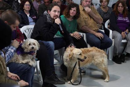 El candidato de Unidas Podemos a la presidencia del Gobierno, Pablo Iglesias,, participa en un acto contra el maltrato animal, el 19 de abril.