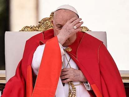 El Papa, este domingo durante la misa del Domingo de Ramos en la plaza de San Pedro, en el Vaticano.